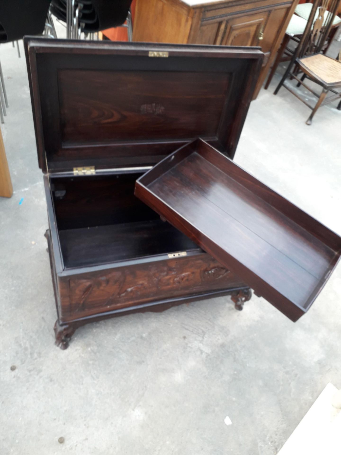 AN ORIENTAL HARDWOOD BLANKET CHEST PROFUSELY CARVED WITH ELEPHANTS AND TREES, COMPLETE WITH LIFT-OUT - Image 7 of 8