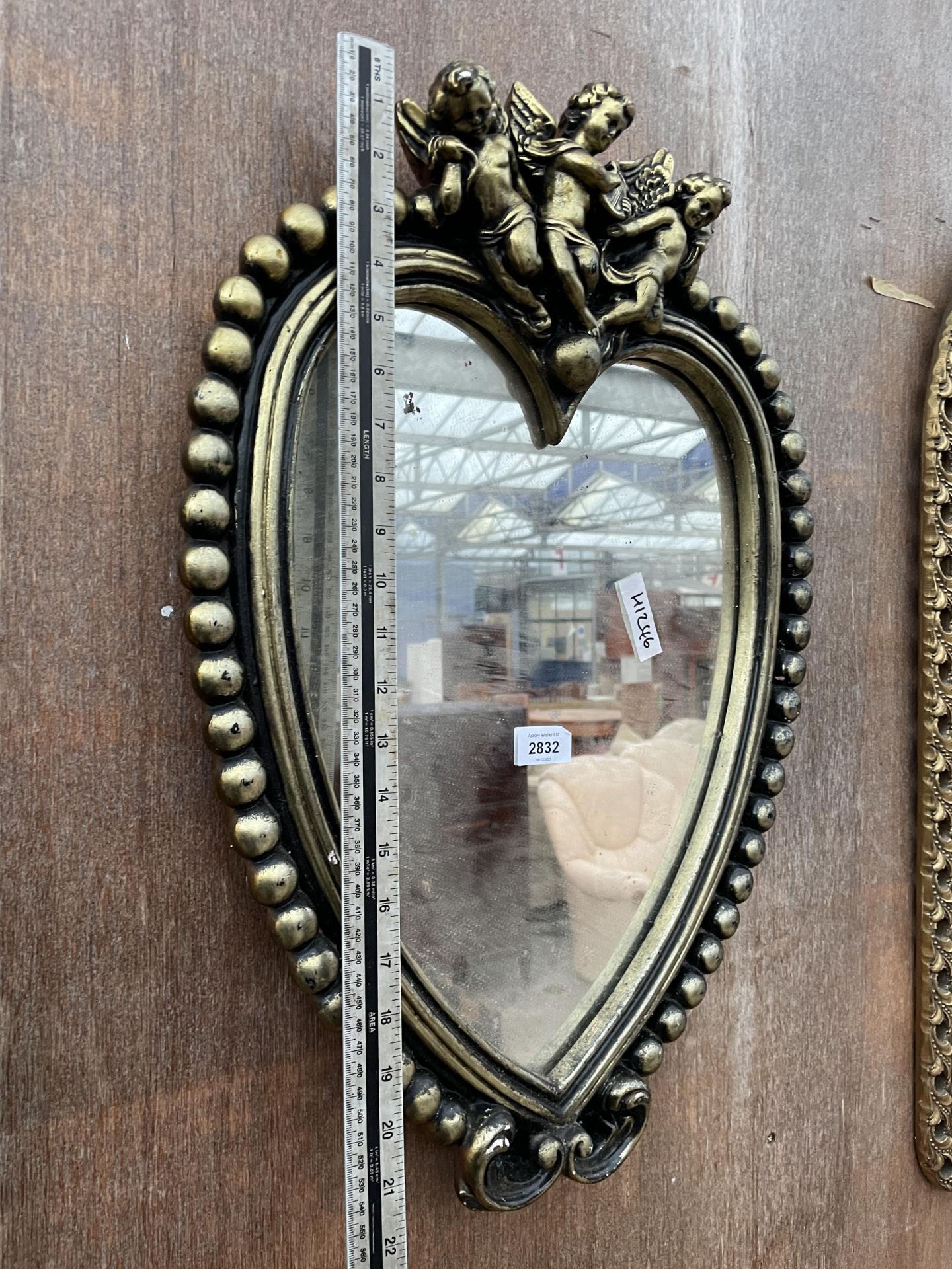 A MODERN HEART SHAPED WALL MIRROR - Image 3 of 4