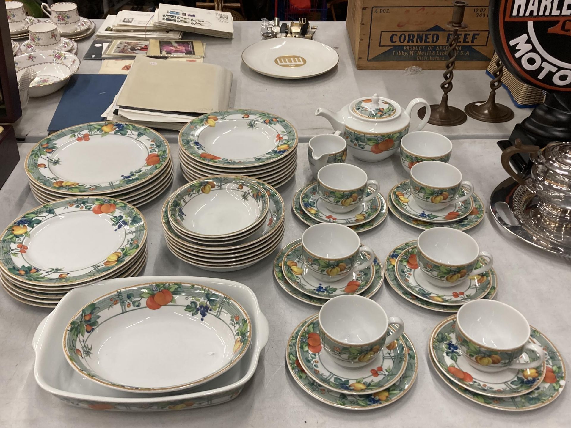 A WEDGWOOD HOME 'EDEN' PATTERN PART DINNER AND TEA SERVICE