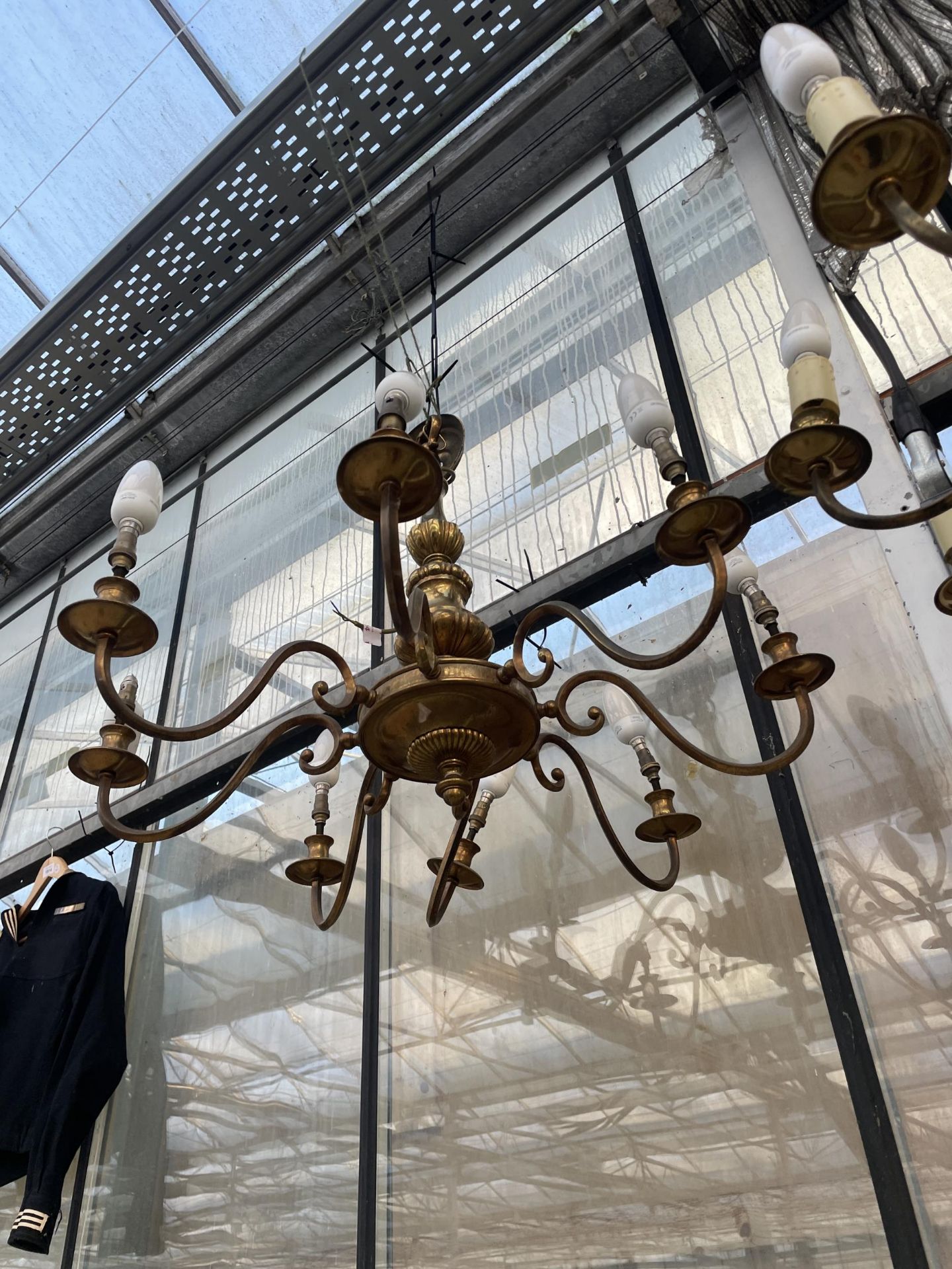 A PAIR OF EIGHT BRANCH BRASS CEILING LIGHT CHANDELIERS - Image 5 of 5