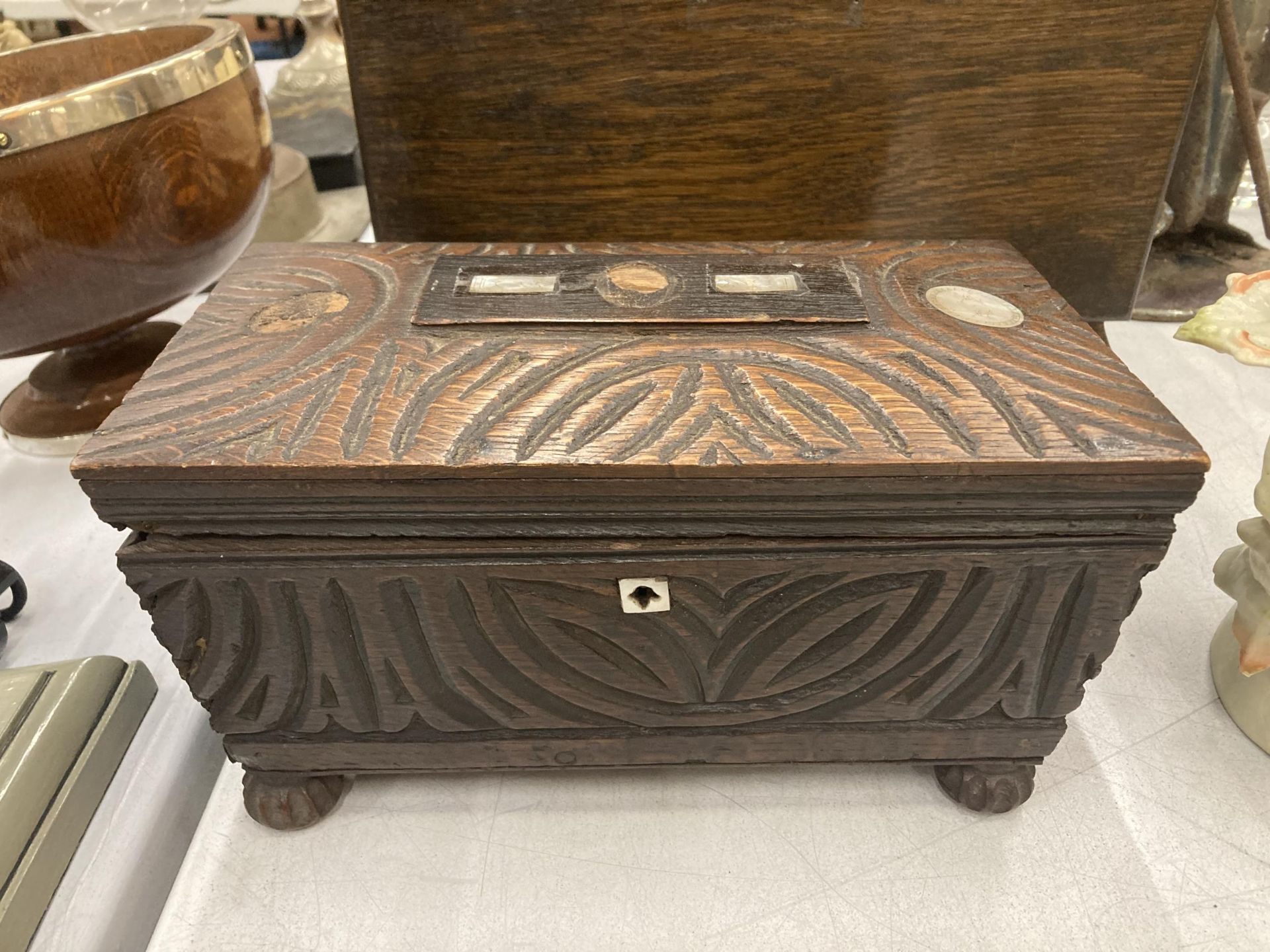 A GEORGIAN CARVED WOODEN TEA CADDY BOX