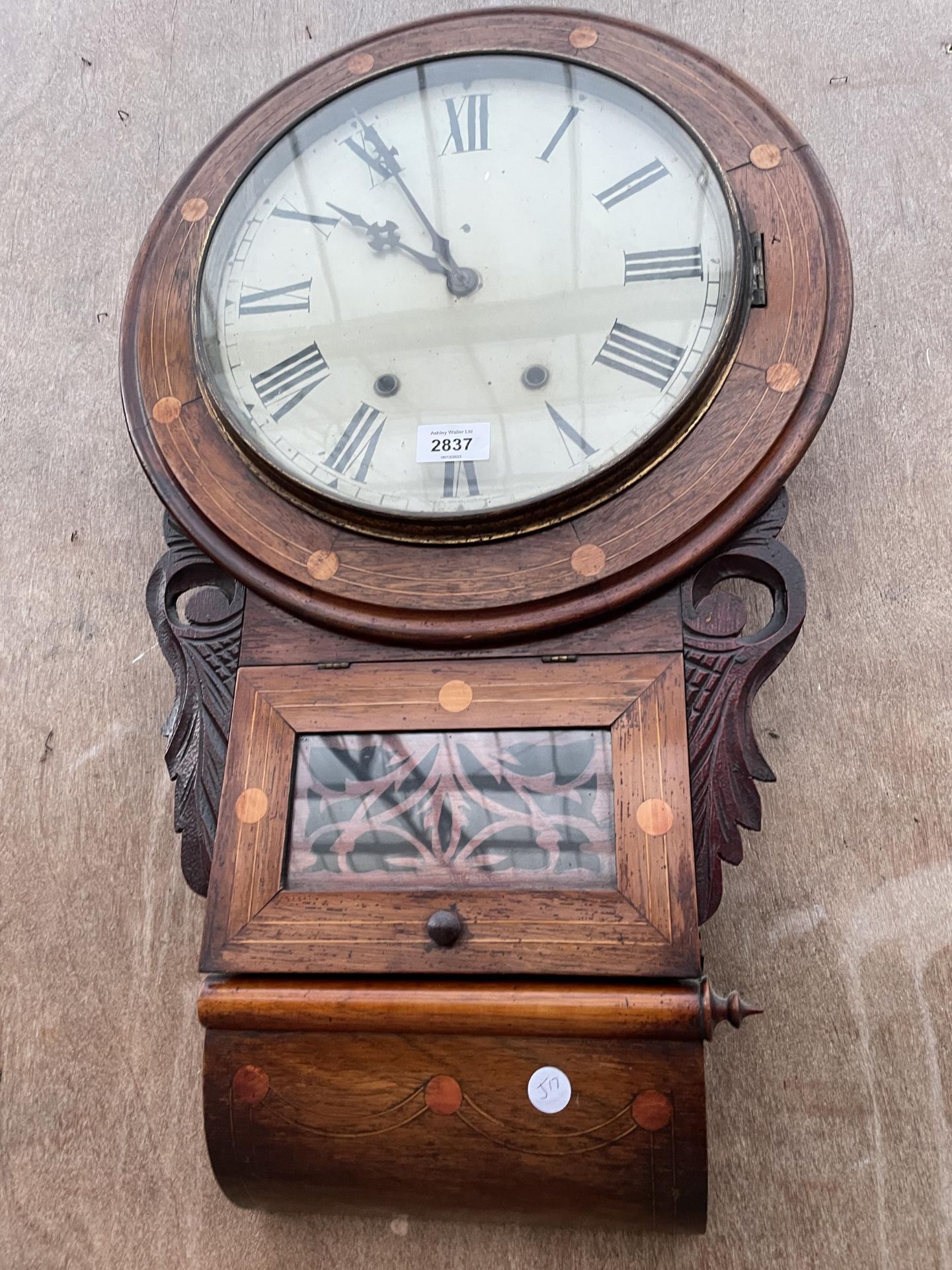 A VICTORIAN EIGHT-DAY WALL CLOCK WITH ENAMEL DIAL AND ROMAN NUMERALS - Image 3 of 4