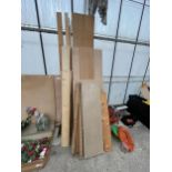 A LARGE QUANTITY OF ASSORTED TIMBER AND CHIP BOARD