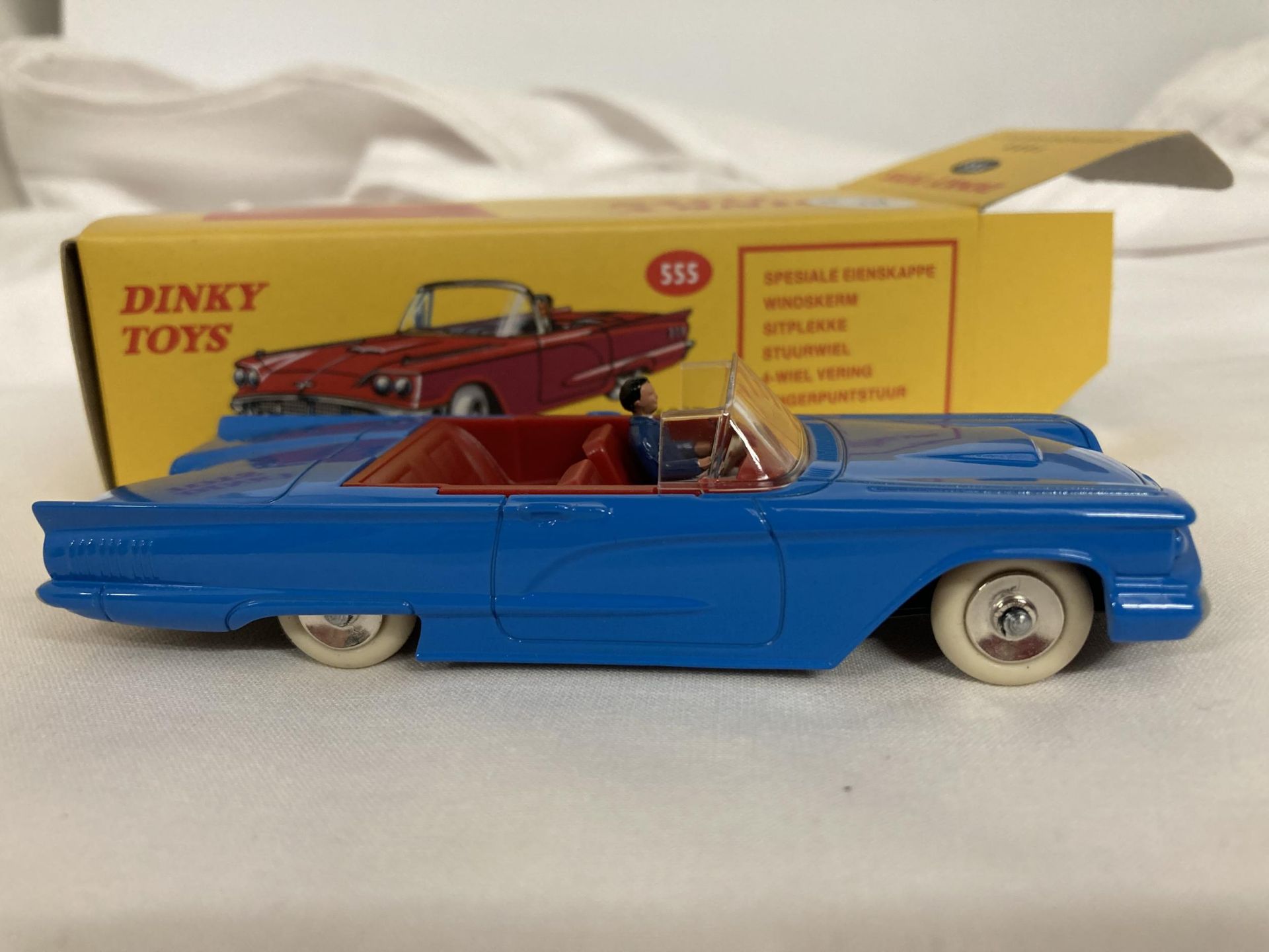 FOUR ATLAS DINKY MODELS (MINT AND BOXED) NO. 532 - LINCOLN PREMIERE - NO. 555 - A FORD - Image 6 of 6