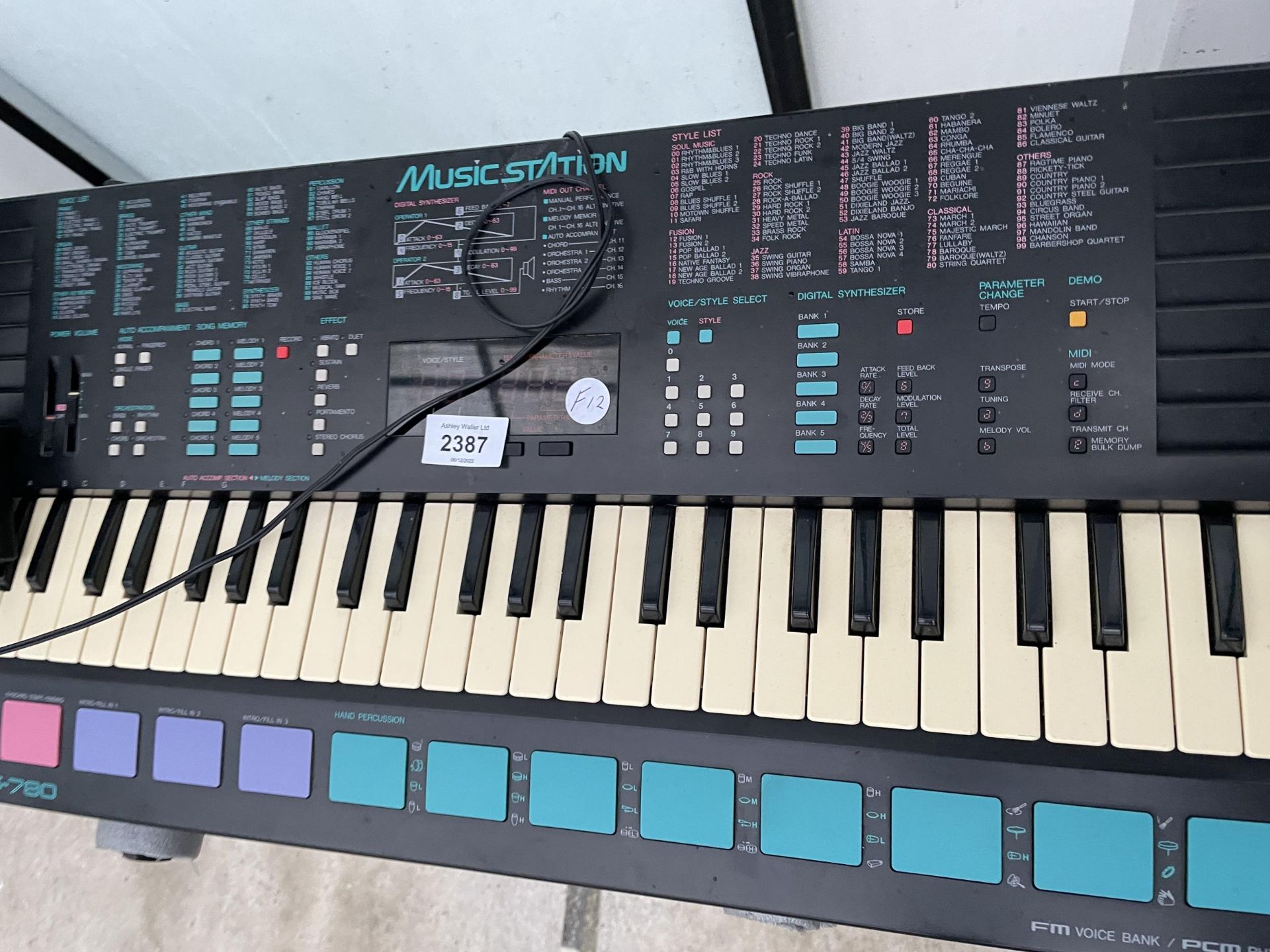 A YAMAHA PSS-780 ELECTRIC KEYBOARD AND STAND - Image 2 of 2
