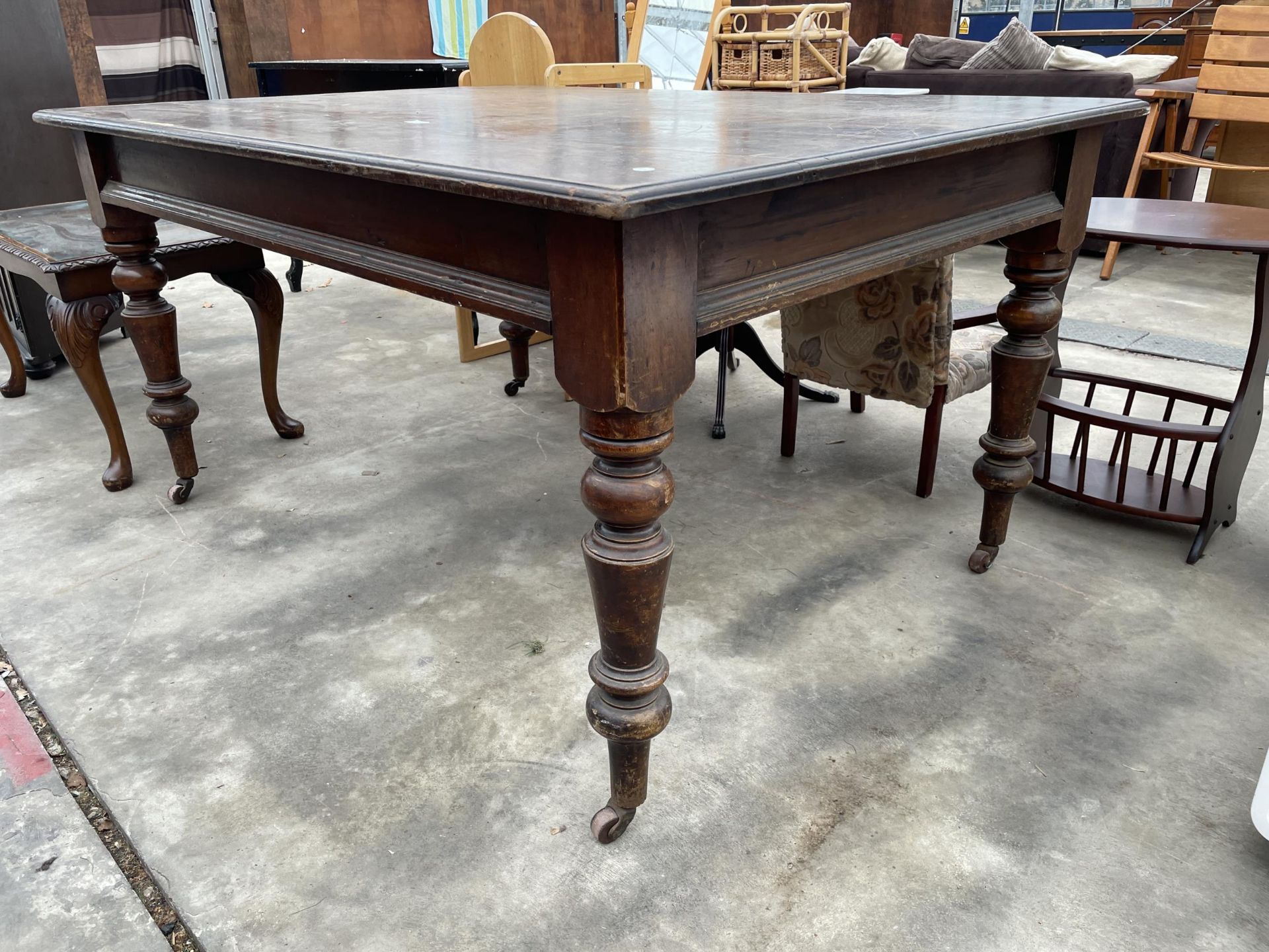 A LATE VICTORIAN MAHOGANY AND BEECH DINING TABLE ON TURNED LEGS, 60 X 41" - Image 2 of 3