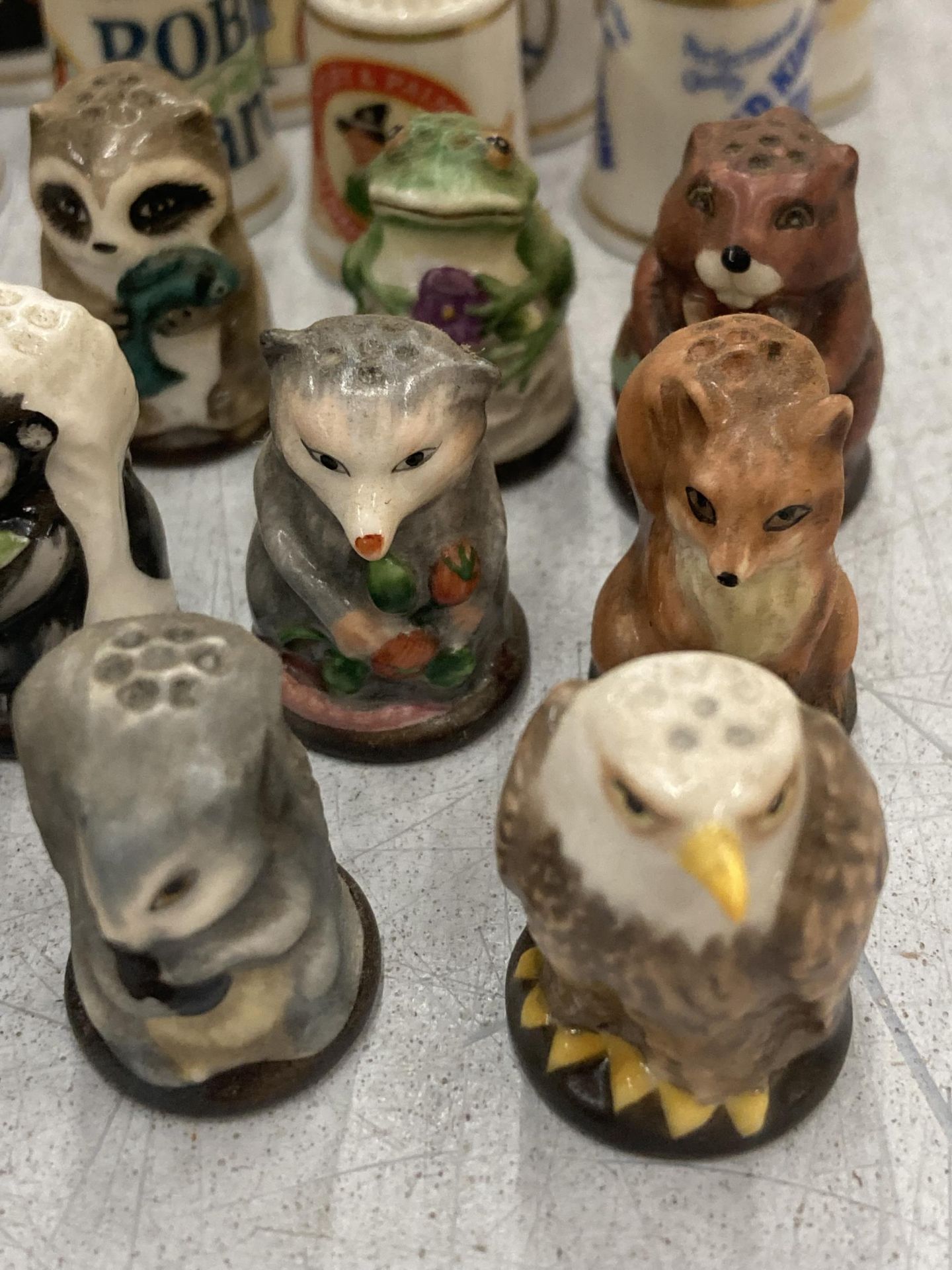A COLLECTION OF CERAMIC THIMBLES TO INCLUDE FRIENDS OF THE FOREST THIMBLE COLLECTION ETC - Image 3 of 6