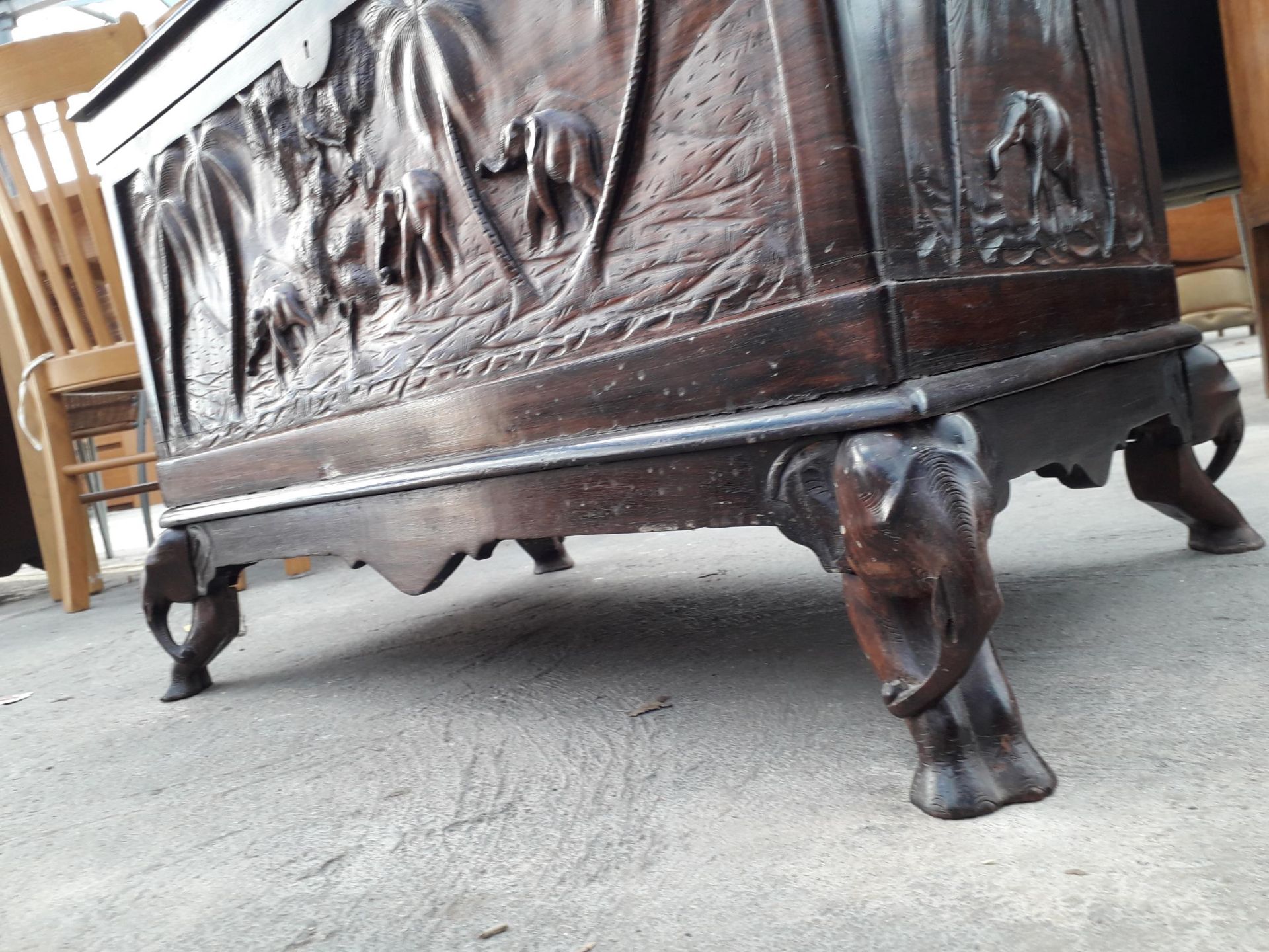 AN ORIENTAL HARDWOOD BLANKET CHEST PROFUSELY CARVED WITH ELEPHANTS AND TREES, COMPLETE WITH LIFT-OUT - Image 8 of 8