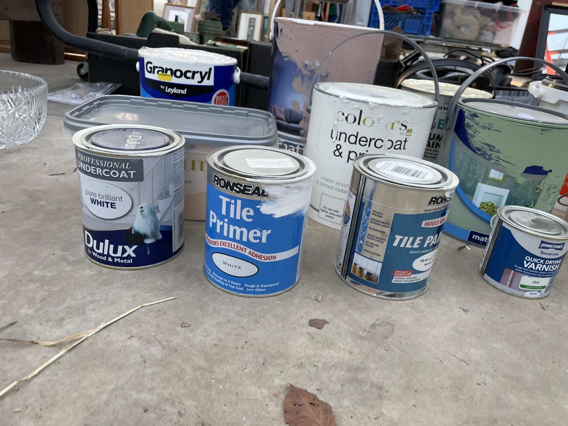 AN ASSORTMENT OF TINS OF PAINT - Bild 2 aus 3