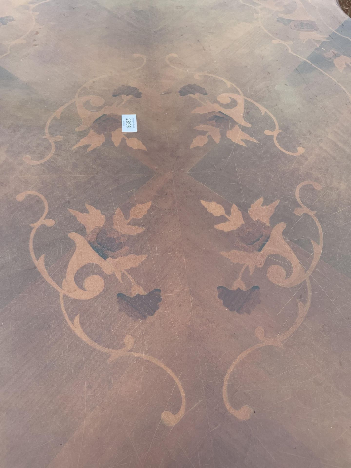 AN ITALIAN STYLE OVAL INLAID DINING TABLE WITH SHAPED RIM, ON PEDESTAL BASE, 68 X 43" - Image 5 of 6