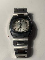 A VINTAGE NIVADA WRIST WATCH WITH ORIGINAL BRACELET. MANUAL SEEN WORKING BUT NO WARRANTY