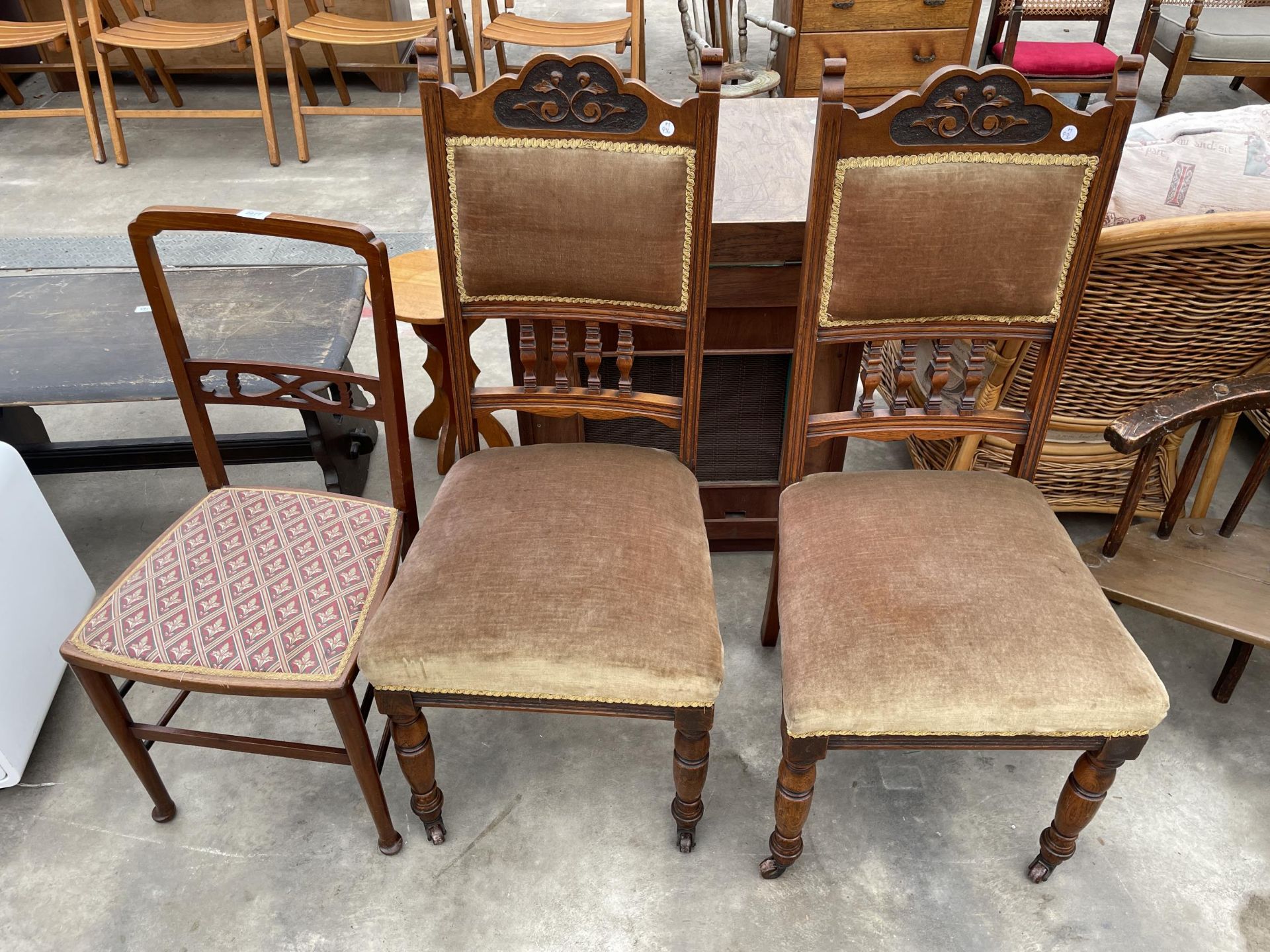 A PAIR OF LATE VICTORIAN DINING CHAIRS AND EDWARDIAN BEDROOM CHAIR