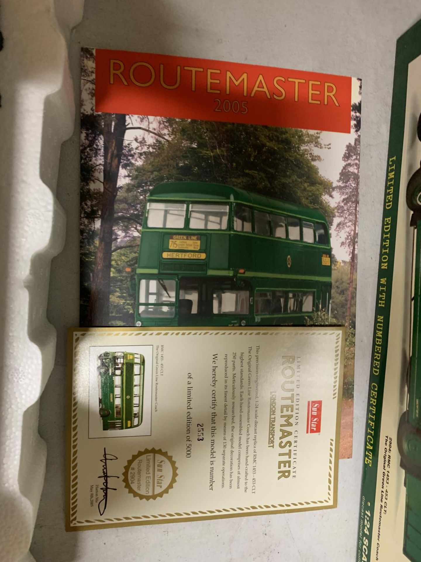 A SUN STAR ROUTEMASTER GREENLINE LIMITED EDITION BUS, 1:24 SCALE - AS NEW IN BOX, WITH NUMBERED - Image 3 of 4