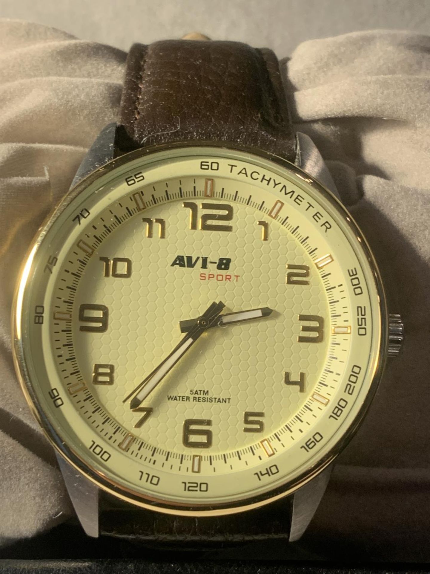 AN AS NEW AND BOXED AVI-8 SPORT TACHYMETER WATER RESISTANT WRIST WATCH SEEN WORKING BUT NO WARRANTY - Bild 2 aus 3