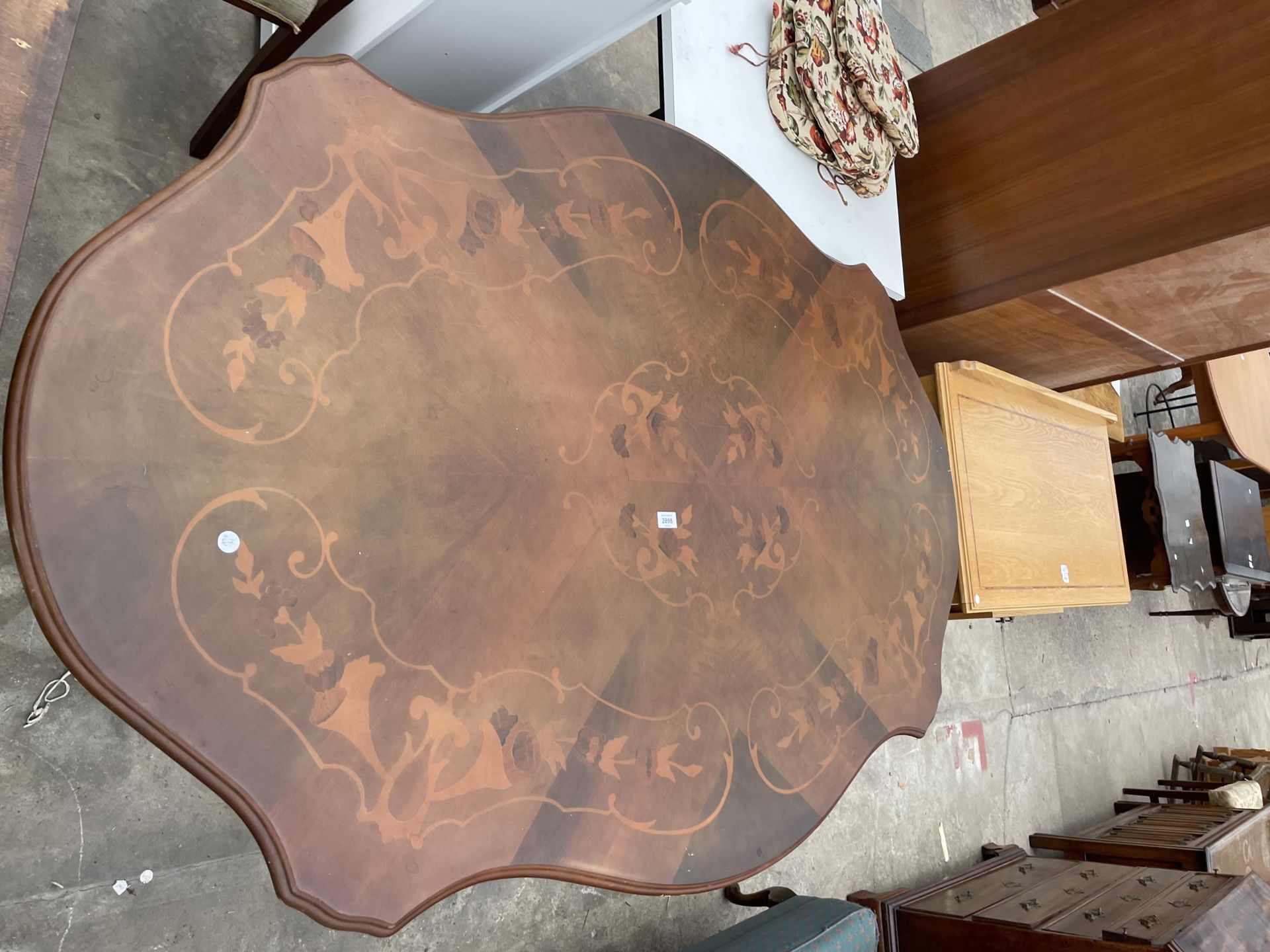 AN ITALIAN STYLE OVAL INLAID DINING TABLE WITH SHAPED RIM, ON PEDESTAL BASE, 68 X 43" - Image 3 of 6