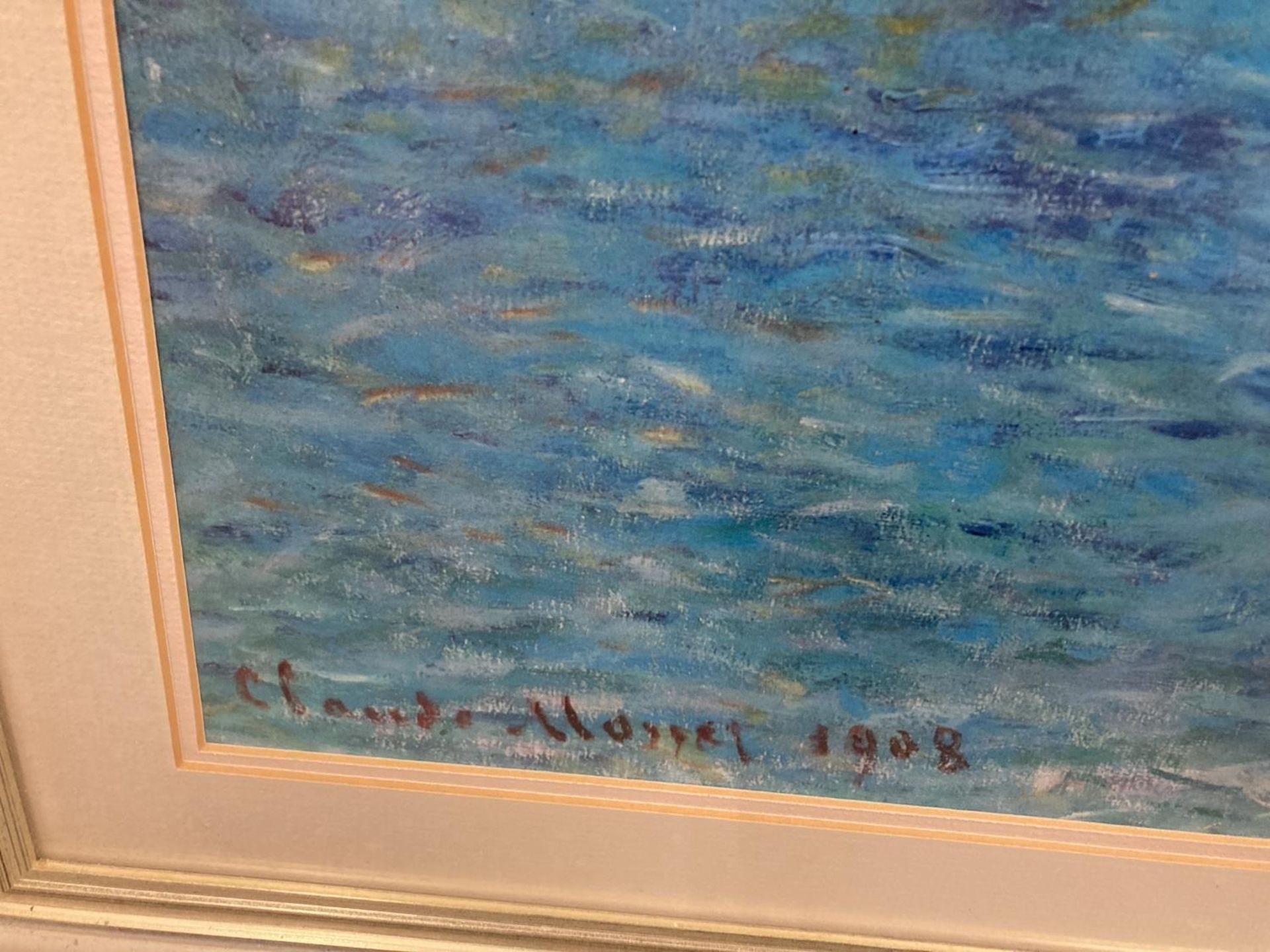 A LARGE FRAMED CLAUDE MONET PRINT, 96CM X 74CM - Image 3 of 3