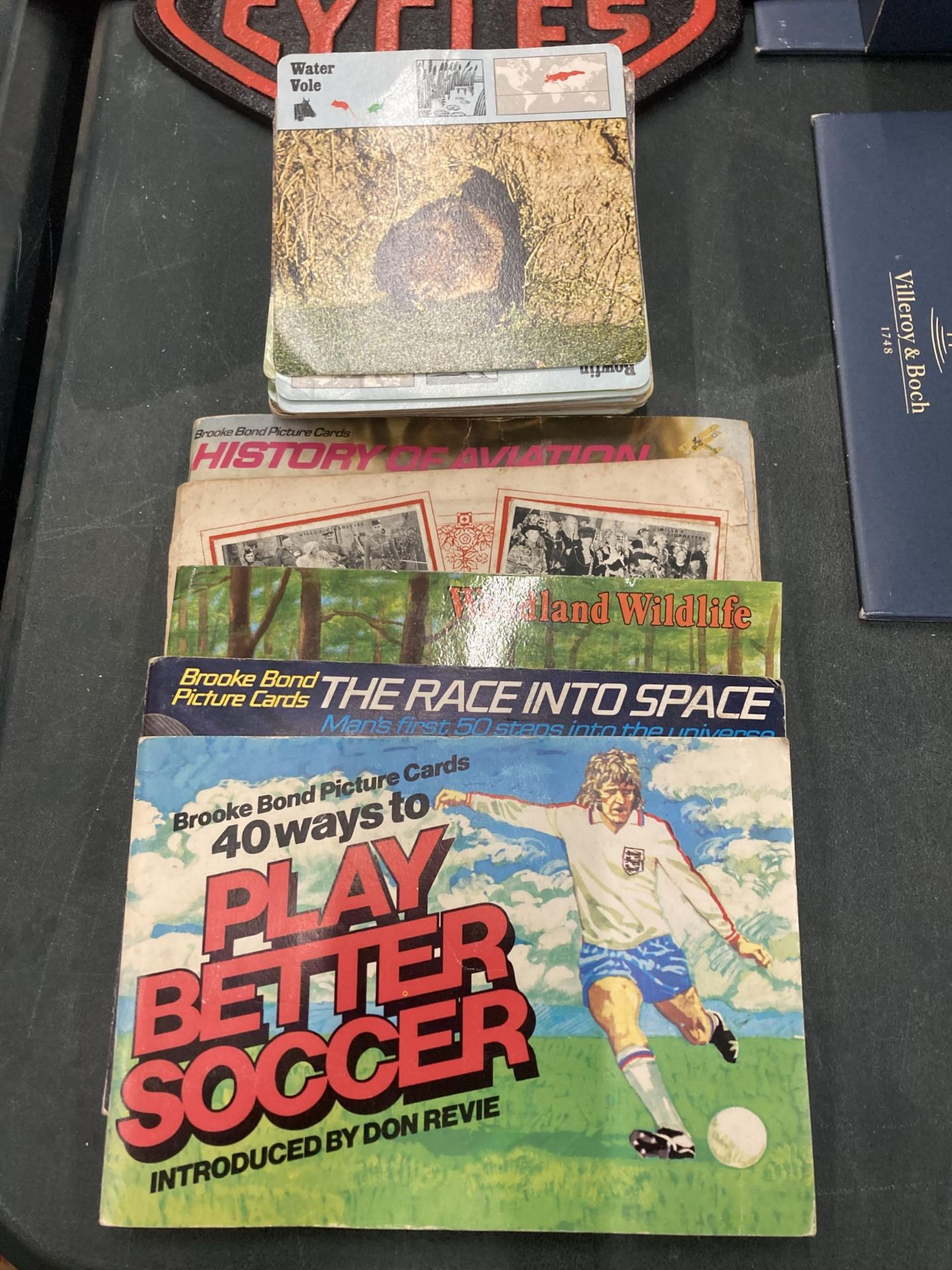 A COLLECTION OF BROOKE BOND TEA CARDS, FOOTBALLERS, SPACE ETC
