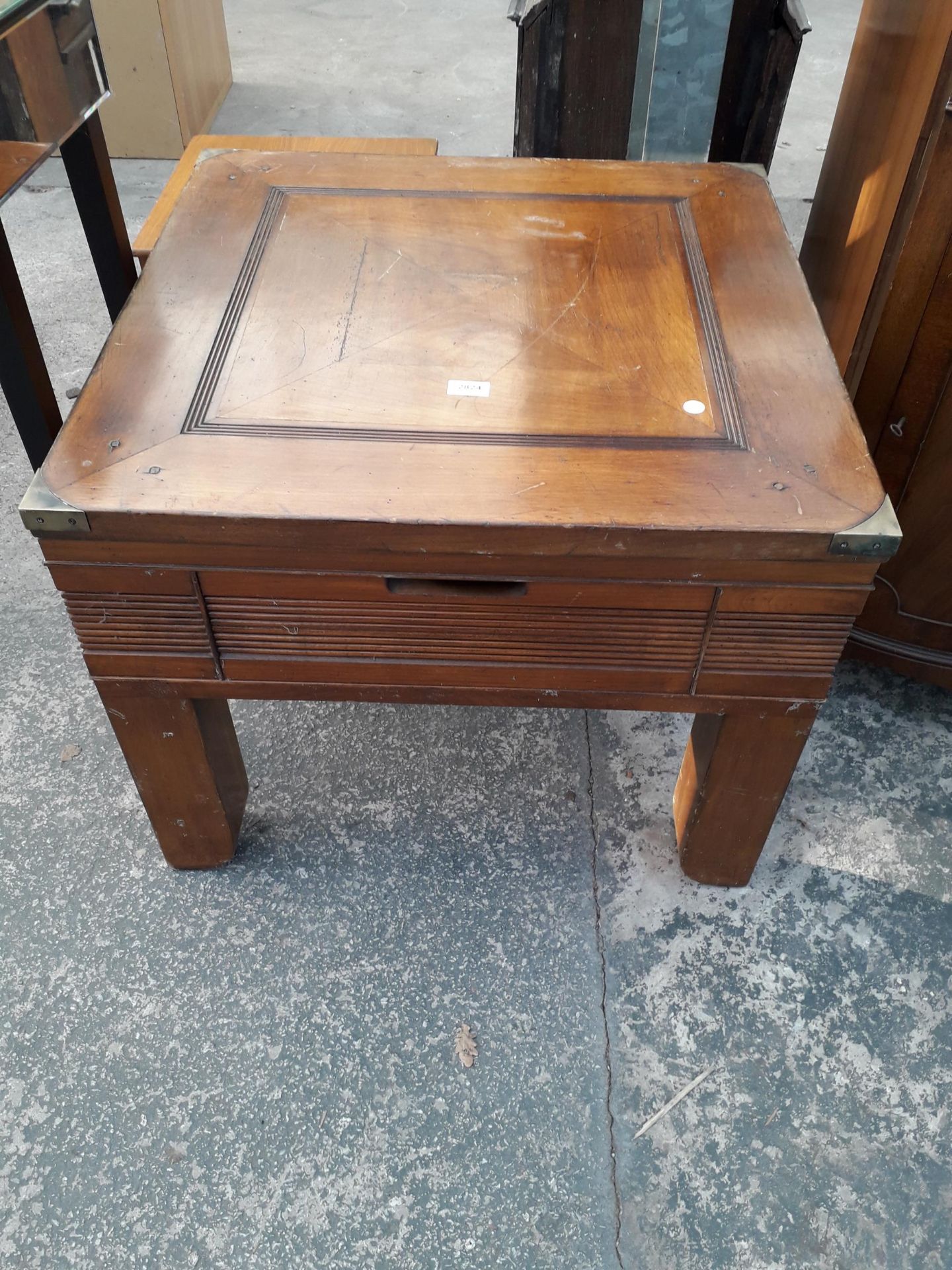 A MODERN HARDWOOD LAMP TABLE WITH BRASS CORNERS, 27.5" SQUARE