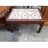 A RETRO TEAK COFFEE TABLE WITH TILED TOP, 28 X 20"