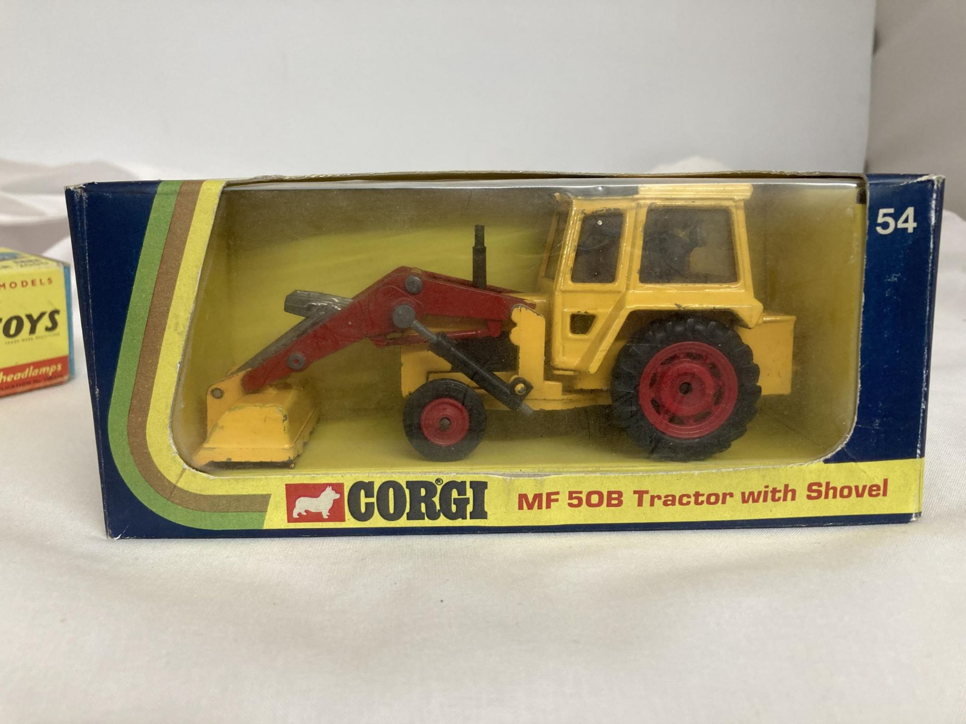 TWO BOXED CORGI MODELS NO, 54 - A MASSEY FERGUSON 50 TRACTOR WITH SHOVEL AND NO. 252 - A ROVER 2000 - Image 2 of 3