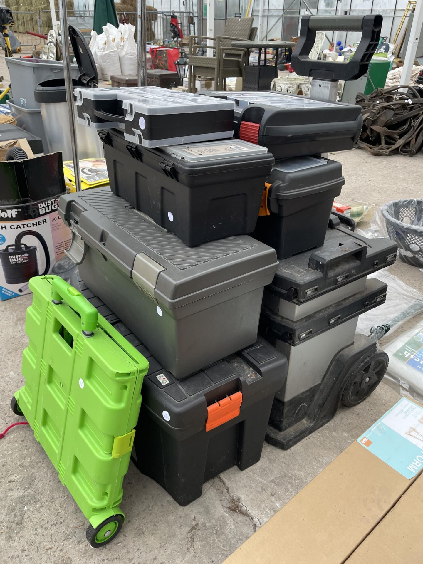 AN ASSORTMENT OF PLASTIC TOOL BOXES AND TROLLIES - Image 2 of 4