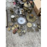 A LARGE QUANTITY OF ASSORTED METAL WARE ITEMS TO INCLUDE BRASS CANDLE STICKS, A BRASS URN AND