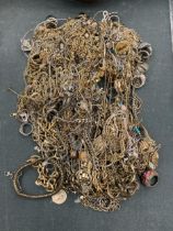 A MIXED LOT OF YELLOW METAL COSTUME JEWELLERY