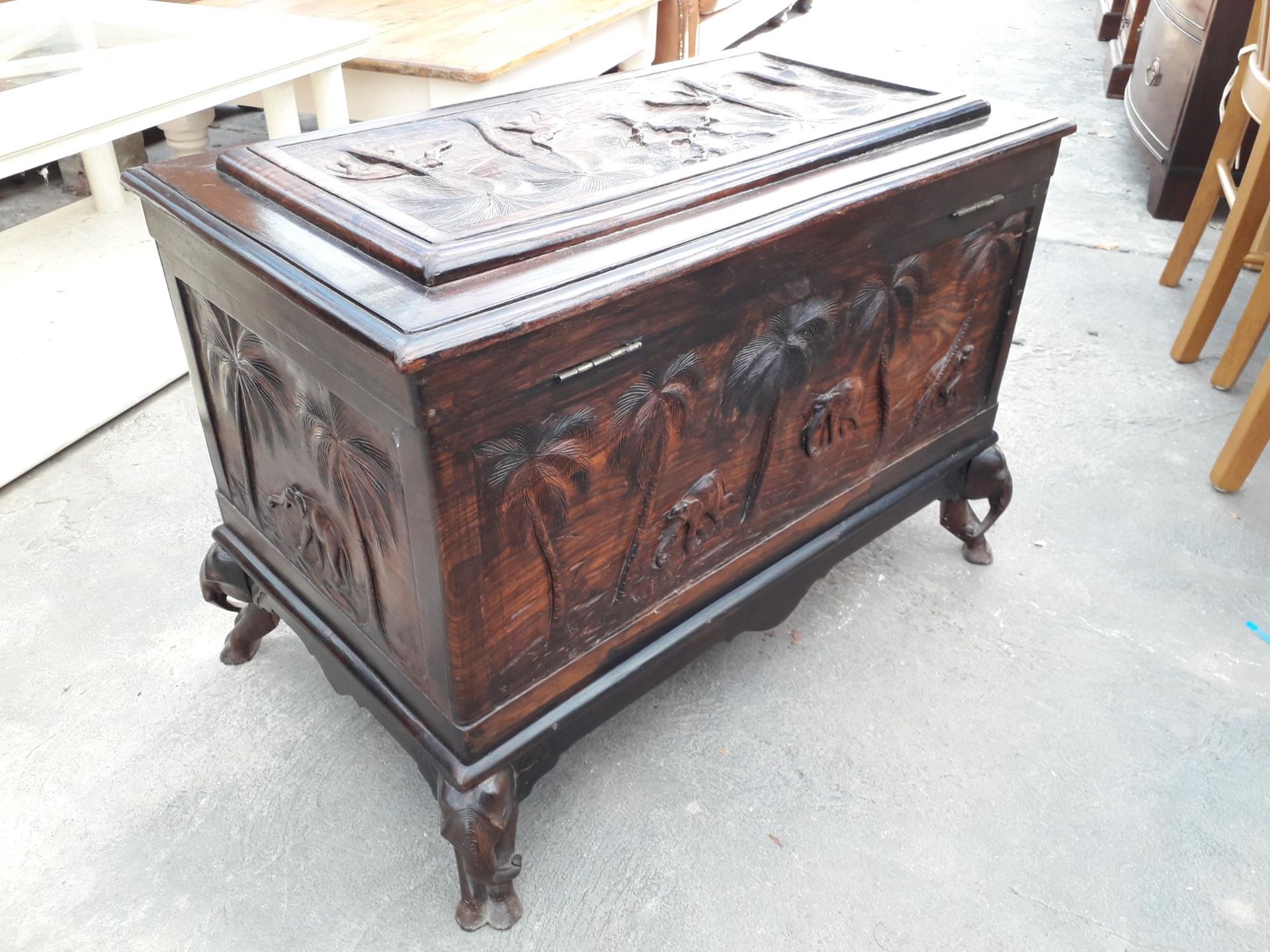 AN ORIENTAL HARDWOOD BLANKET CHEST PROFUSELY CARVED WITH ELEPHANTS AND TREES, COMPLETE WITH LIFT-OUT - Image 3 of 8