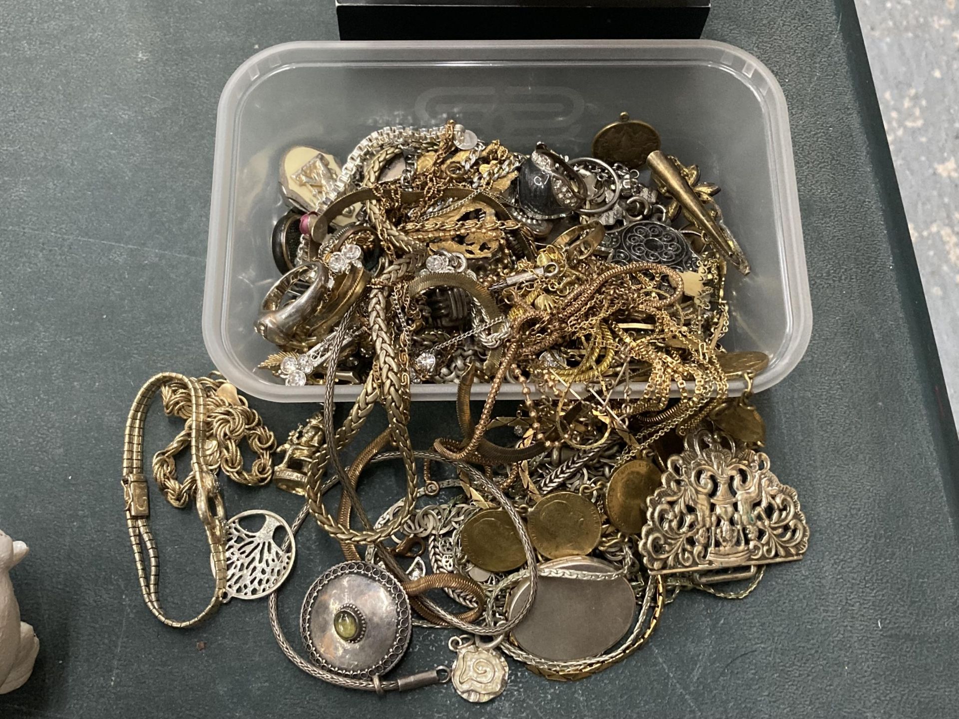 A TUB OF ASSORTED COSTUME JEWELLERY