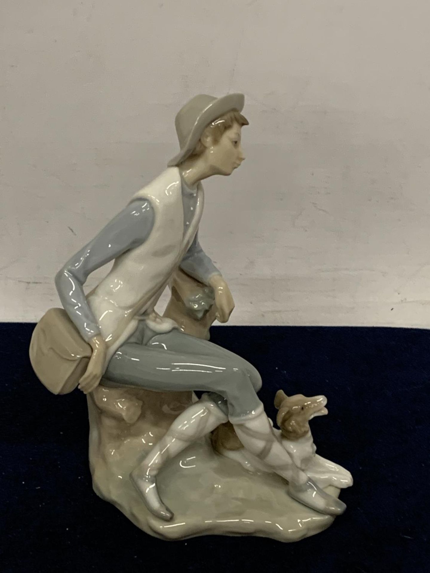 A LLADRO FIGURE OF A BOYS RESTING WITH HIS TERRIER - Image 2 of 4