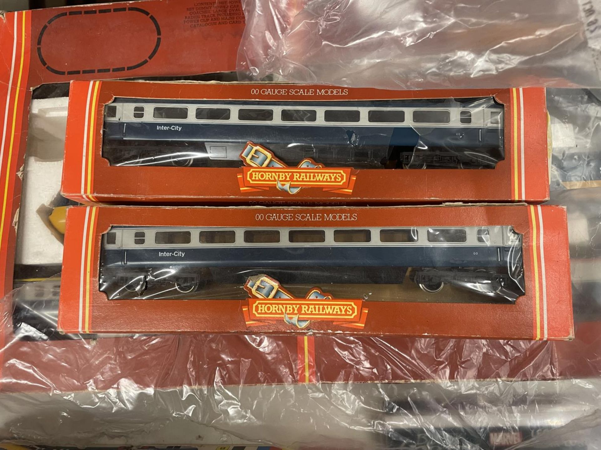 A BOXED HORNBY RAILWAYS INTER-CITY 125 SET PLUS TWO ADDITIONAL BOXED COACHES - Image 3 of 3
