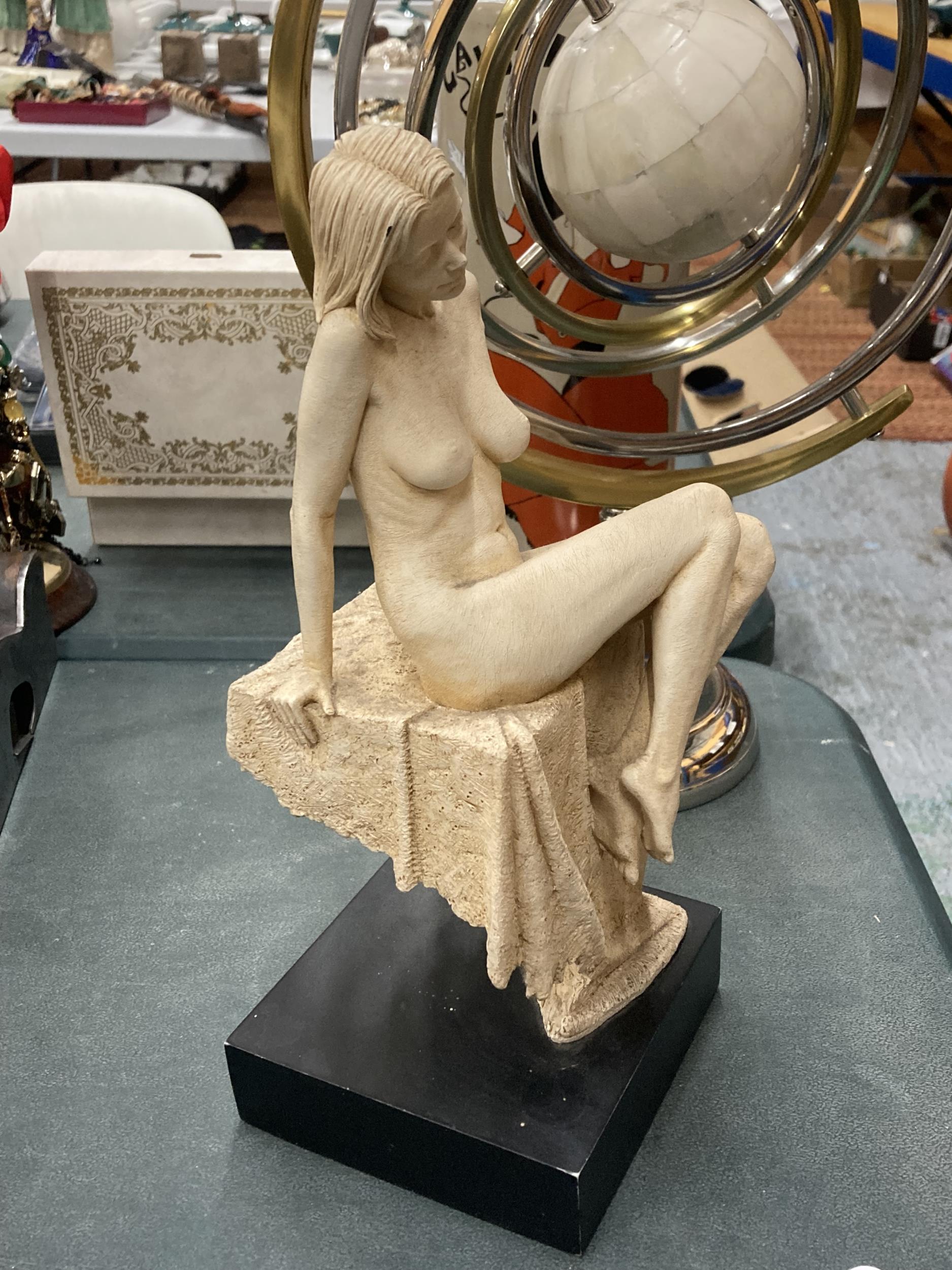 A STATUE OF A NUDE WOMAN ON BLACK BASE - Image 2 of 3