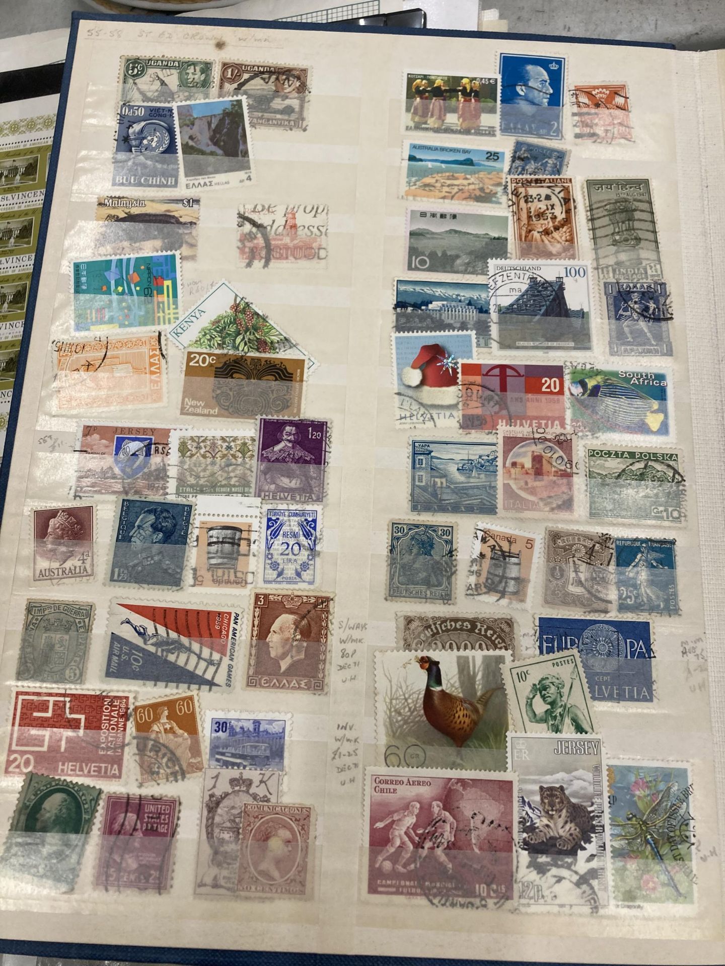 A COLLECTION OF VINTAGE STAMPS AND FIRST DAY COVERS - Bild 5 aus 9