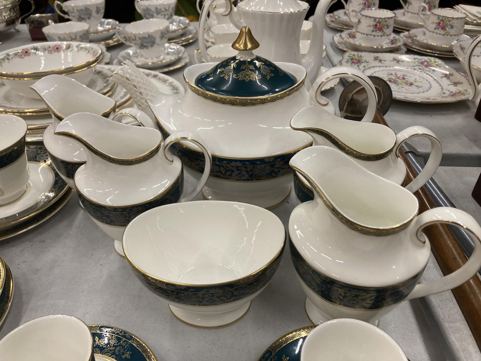 A LARGE ROYAL DOULTON 'CARLYLE' PATTERN TEA SERVICE - Image 3 of 7