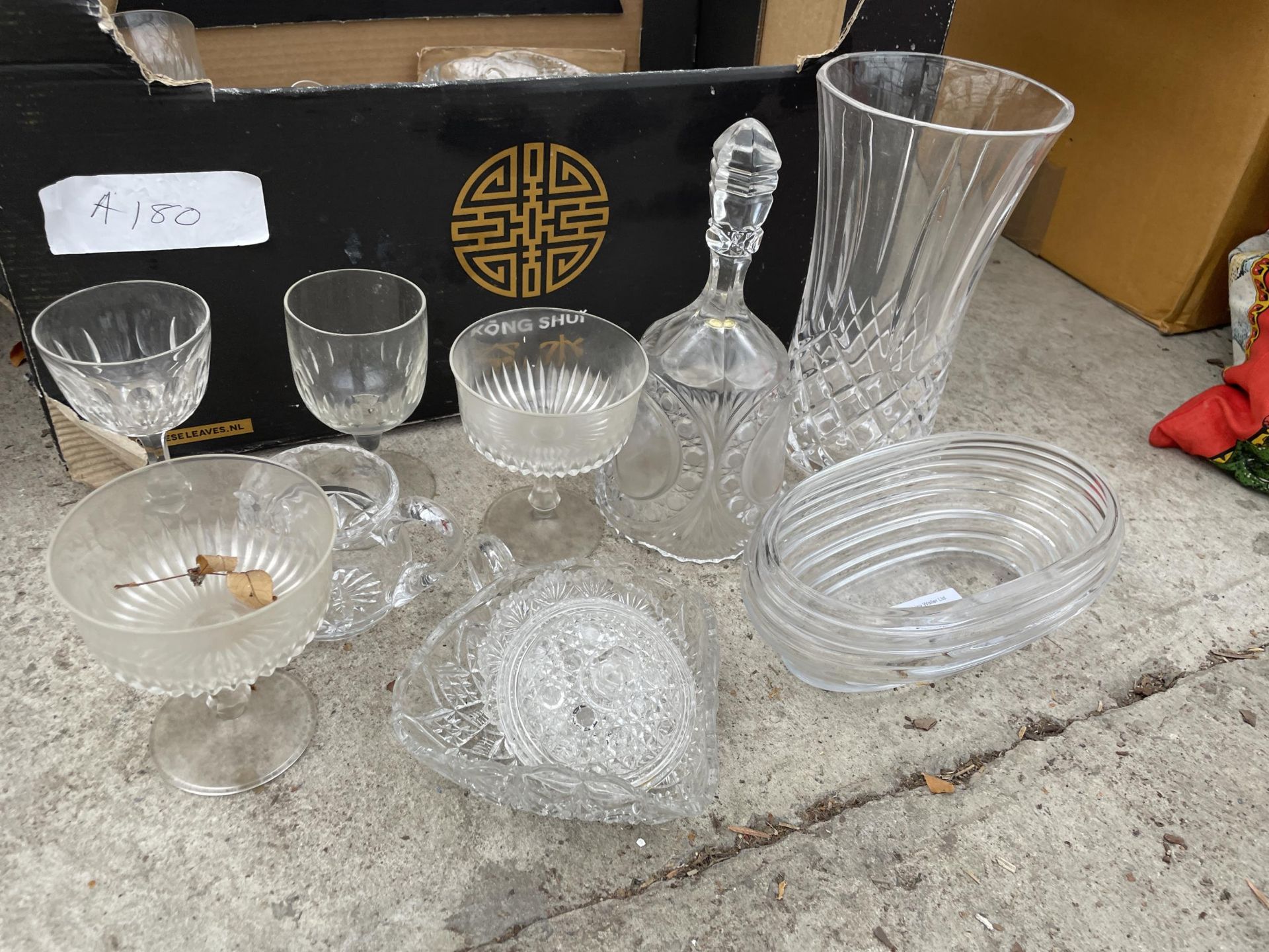 AN ASSORTMENT OF GLASS WARE TO INCLUDE PLATES AND VASES ETC - Image 2 of 3
