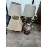 AN ASSORTMENT OF TABLE LAMPS TO INCLUDE TWO PAIRS OF BRASS EXAMPLES