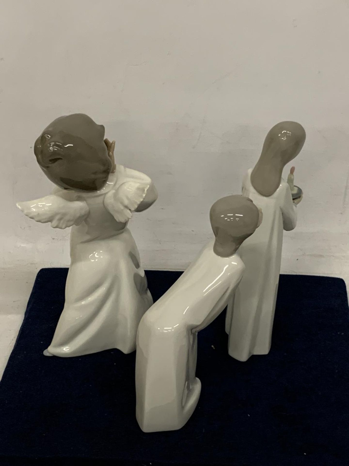 THREE LLADRO FIGURES TO INCLUDE AN ANGEL AND TWO GIRLS - Image 2 of 3