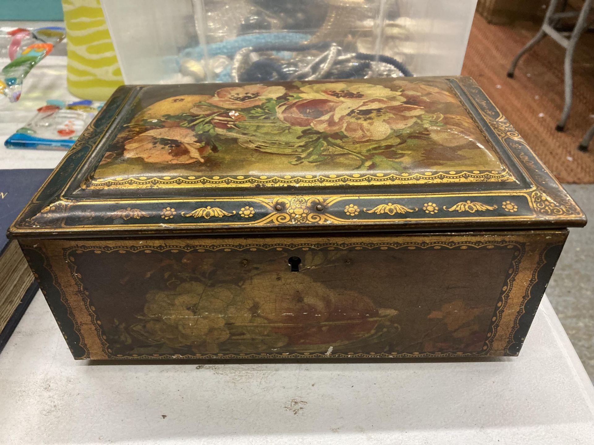 A GROUP OF THREE TIN STORAGE BOXES - Image 5 of 6