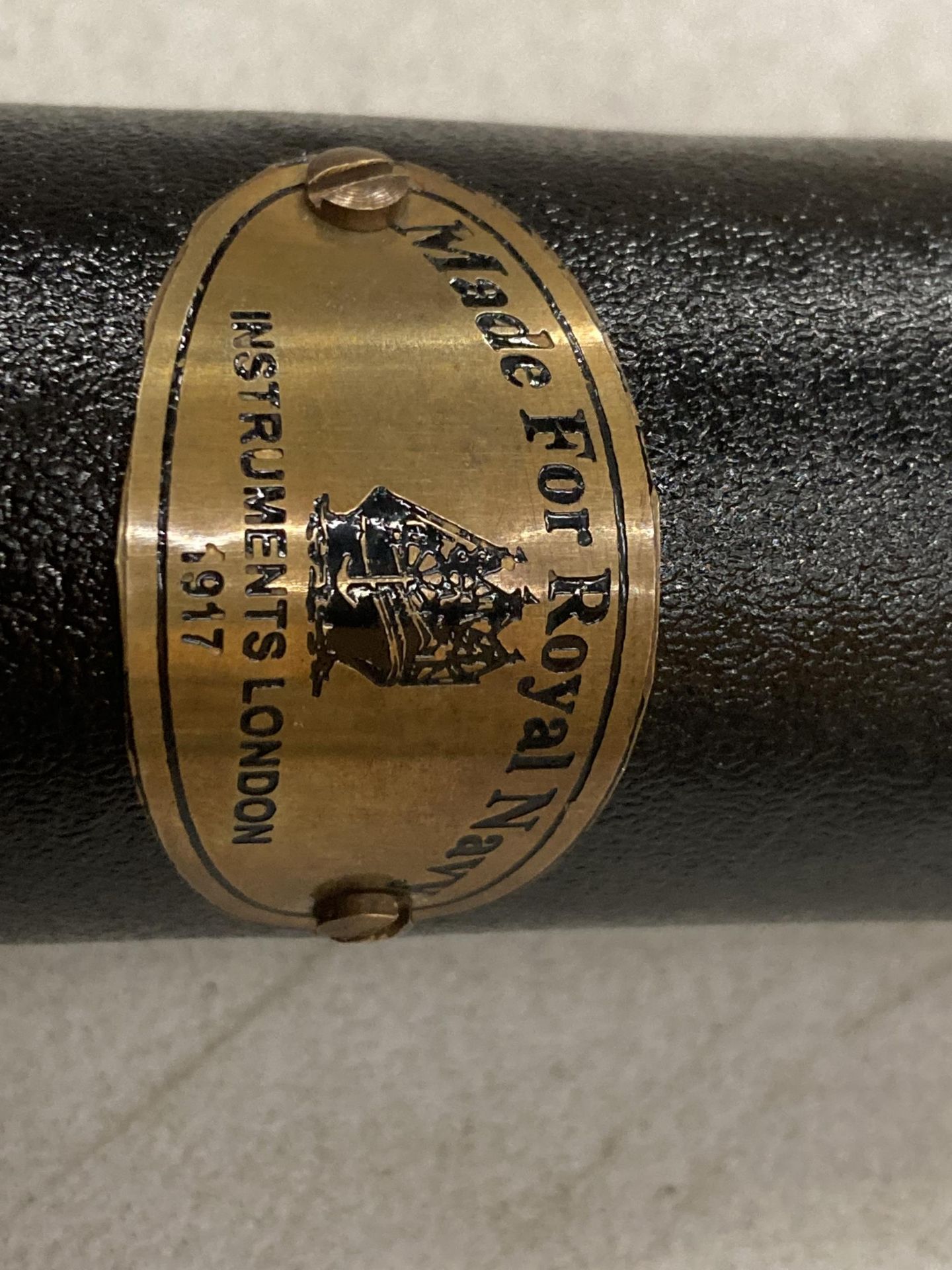 A BRASS AND LEATHER ROYAL NAVY TELESCOPE - Image 4 of 4
