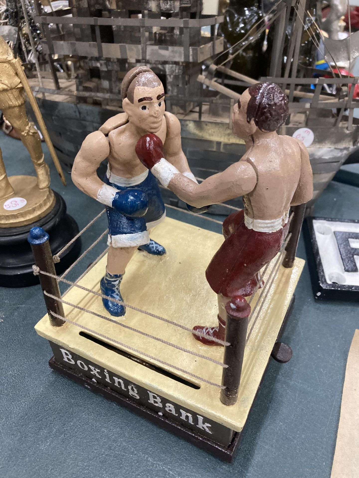 A HEAVY CAST BOXING MONEY BANK, FIGHTERS MOVE AND THROW PUNCHES - Image 2 of 3