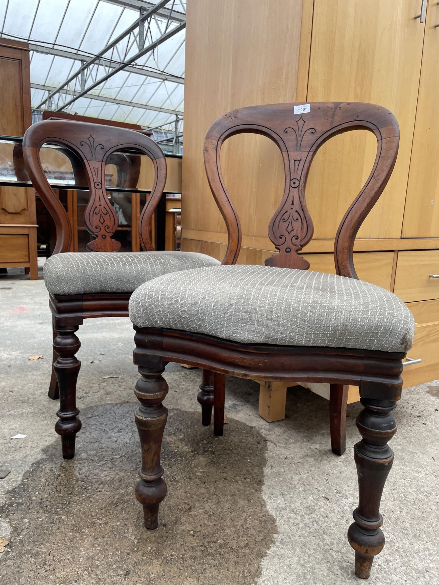 A PAIR OF VICTORIAN MAHOGANY DINING CHAIRS - Image 2 of 2