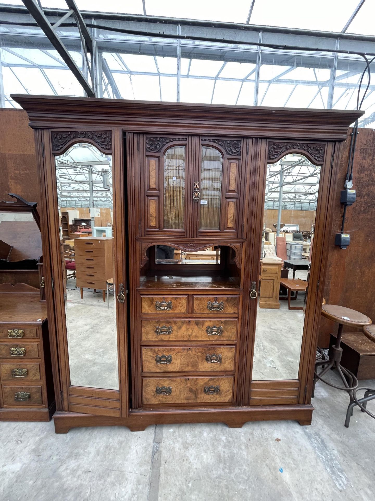 A VICTORIAN WALNUT WARDROBE WITH TWO MIRROR DOORS, TWO SHORT, THREE LONG DRAWERS AND GLAZED TWO DOOR