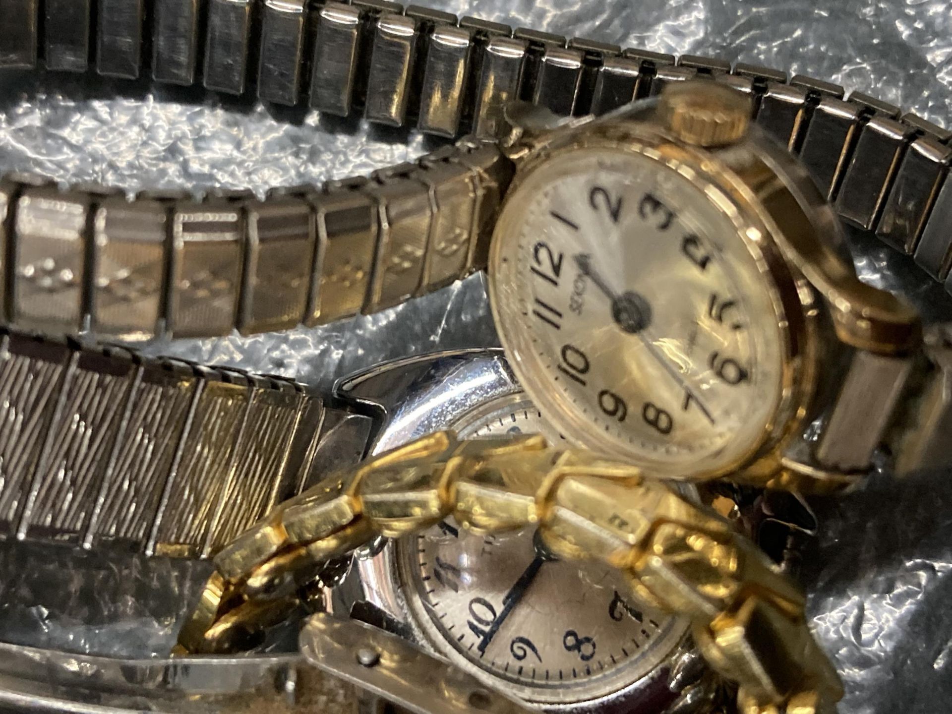 SIX LADIES MECHANICAL WRISTWATCHES TO INCLUDE SEIKO, SEKONDA AND TIMEX - Image 4 of 4