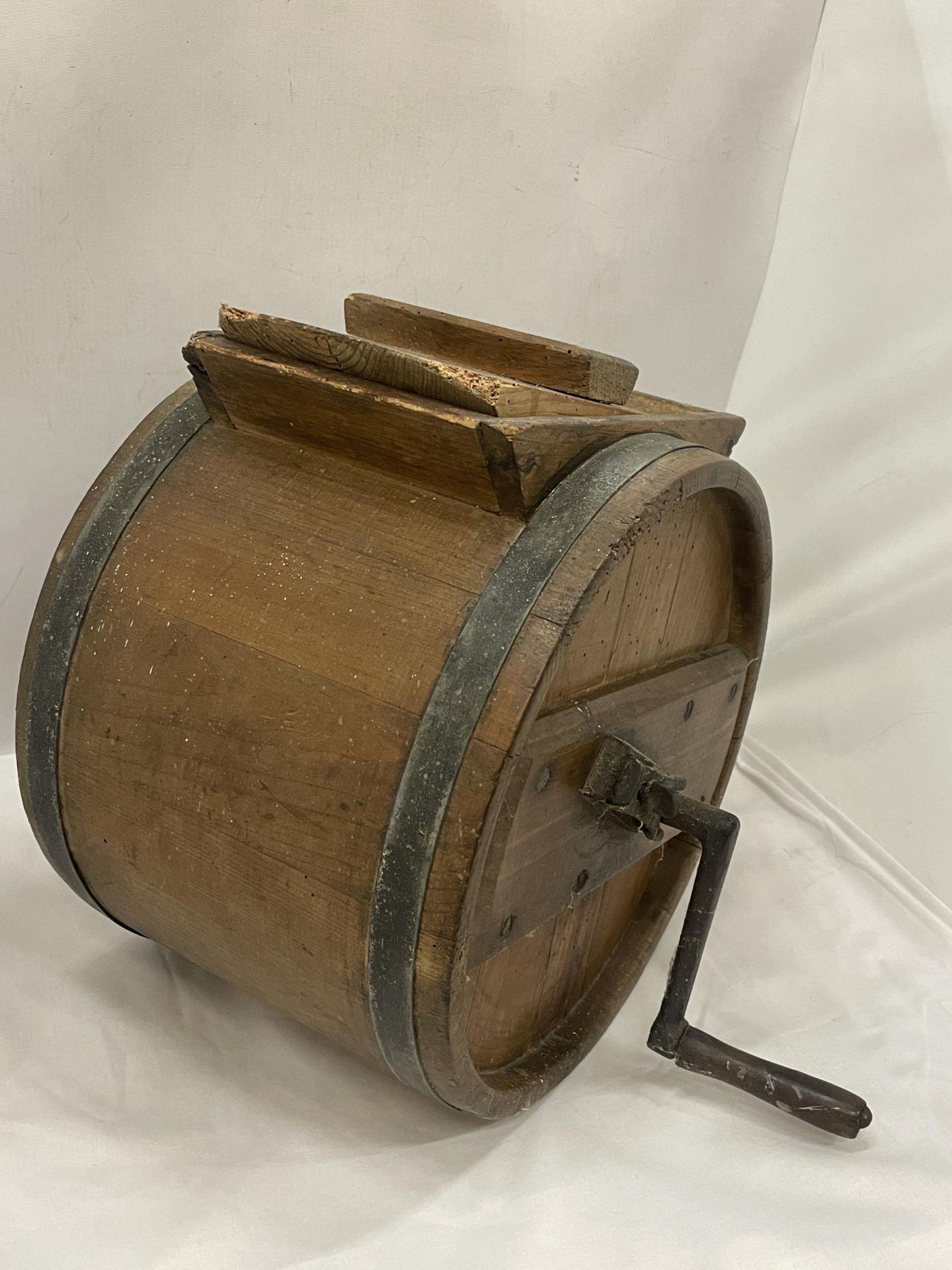 A VINTAGE BARREL BUTTER CHURNER - Image 2 of 4