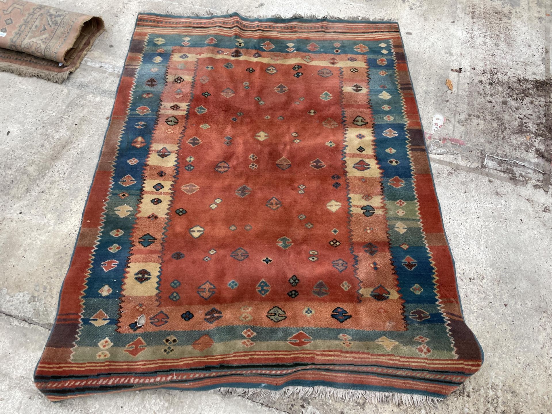 A BLUE AND RED PATTERNED RUG