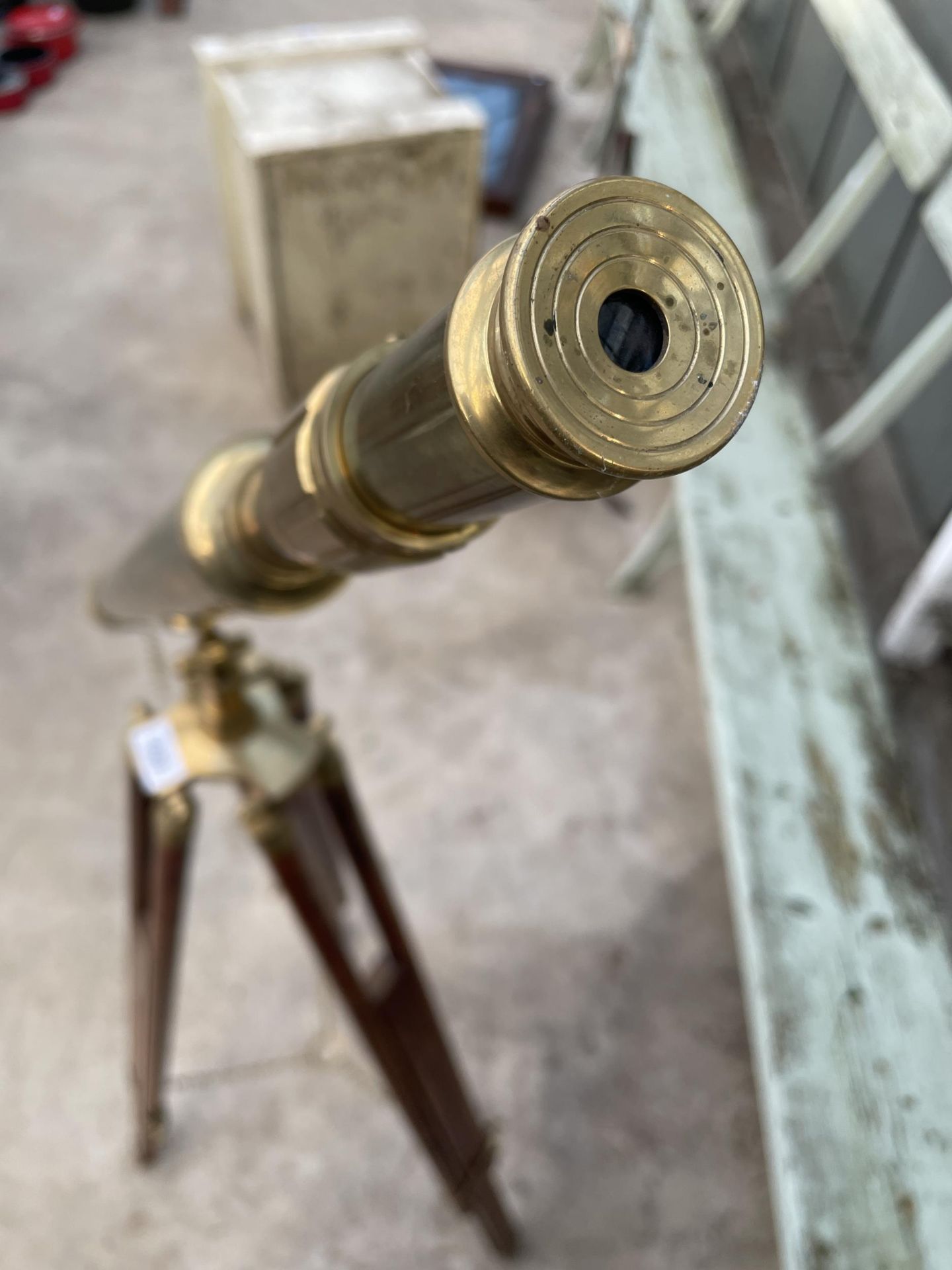 A VINTAGE BRASS TELESCOPE WITH WOODEN TRIPOD STAND - Image 4 of 7