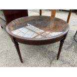 A MODERN 29" DIAMETER MAHOGANY COFFEE TABLE ON TURNED AND FLUTED LEGS