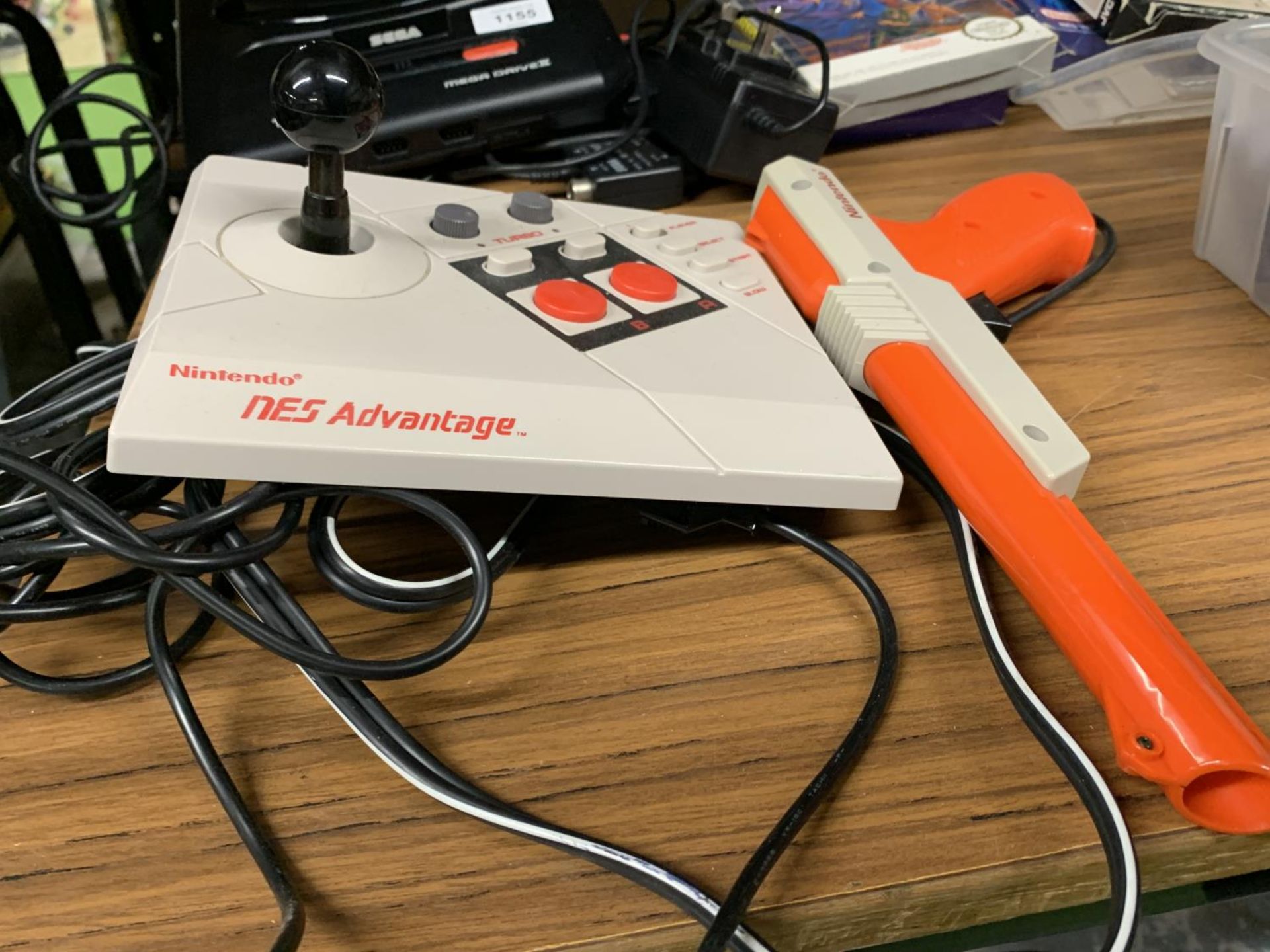 A NINTENDO NES ADVANTAGE CONSOLE AND GUN - Image 4 of 4