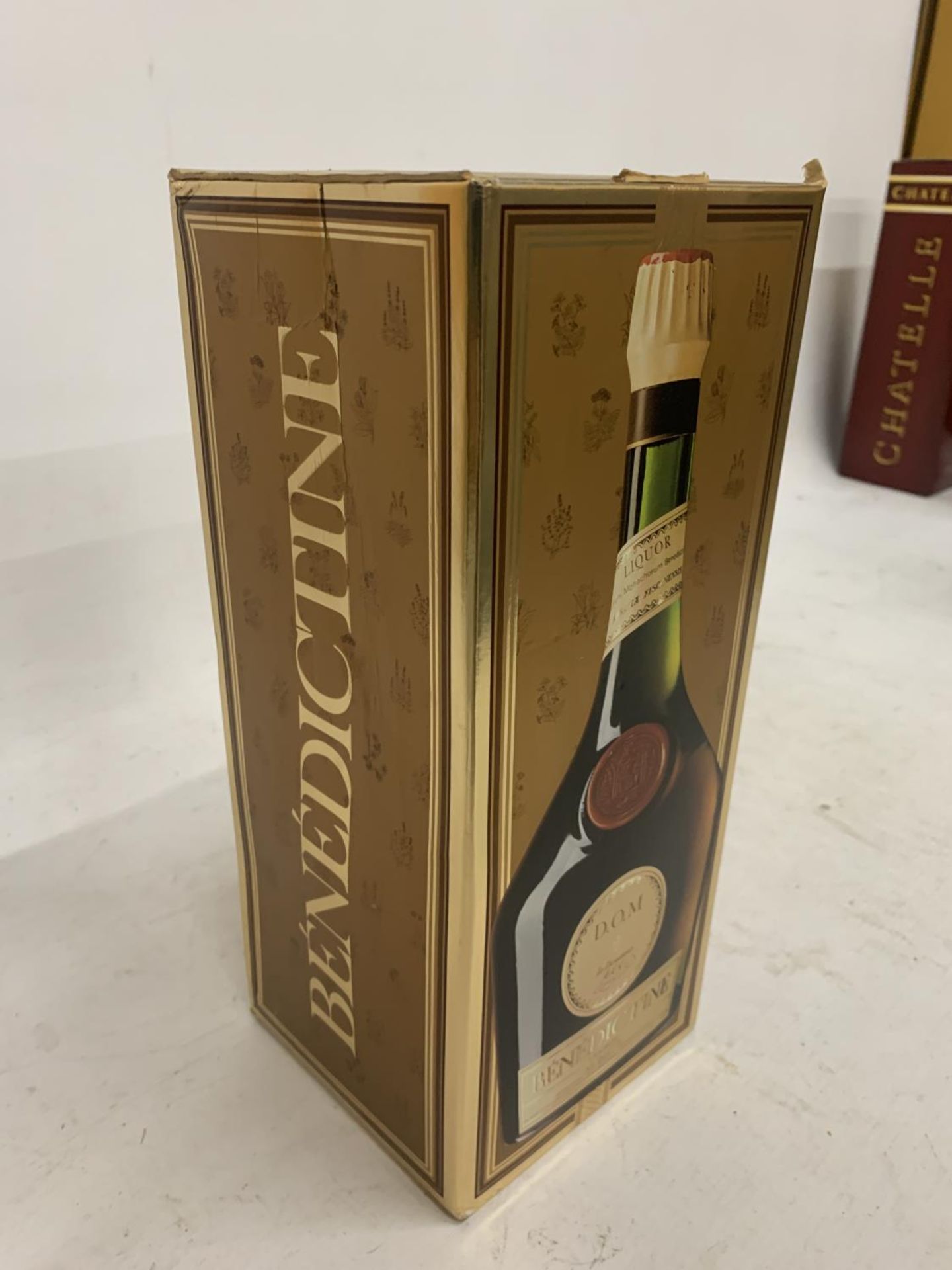 A 1 LITRE BOTTLE OF BENEDICTINE - BOXED - Bild 2 aus 3