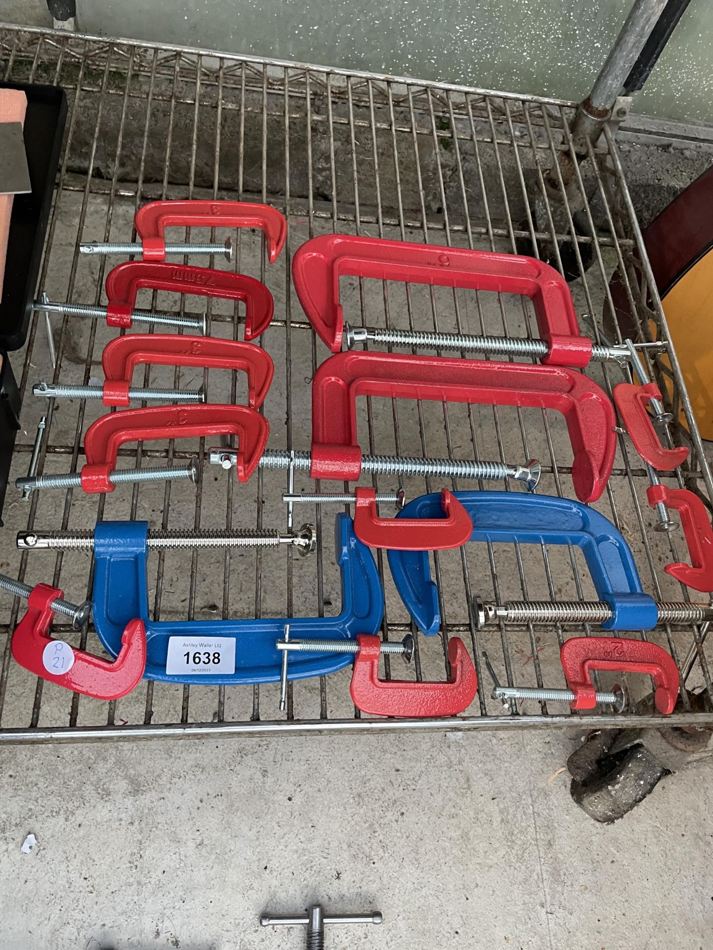 AN ASSORTMENT OF VARIOUS G CLAMPS